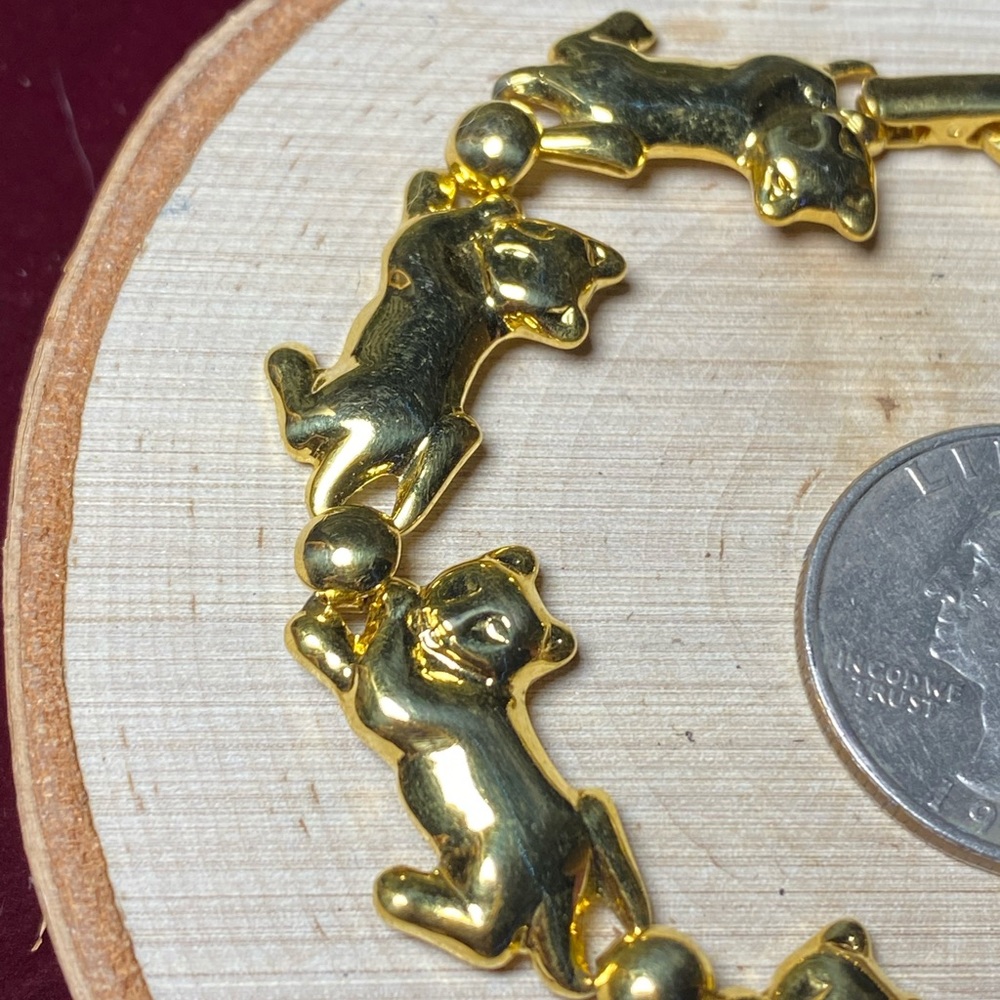 VTG| Gold-tone Cat w/Yarn Bracelet 🐱✨ - Picture 5 of 6